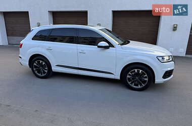 Внедорожник / Кроссовер Audi Q7 2016 в 