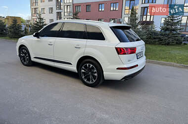 Внедорожник / Кроссовер Audi Q7 2016 в 