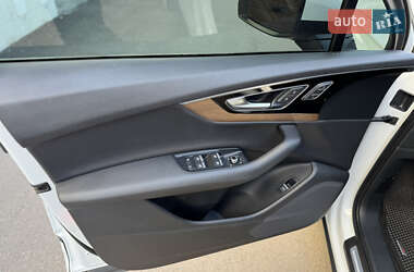 Внедорожник / Кроссовер Audi Q7 2016 в 