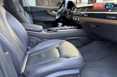 Внедорожник / Кроссовер Audi Q7 2016 в 
