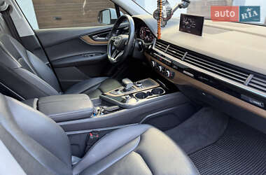 Внедорожник / Кроссовер Audi Q7 2016 в 
