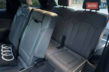 Внедорожник / Кроссовер Audi Q7 2015 в 