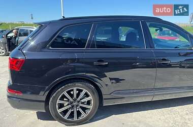 Внедорожник / Кроссовер Audi Q7 2015 в 