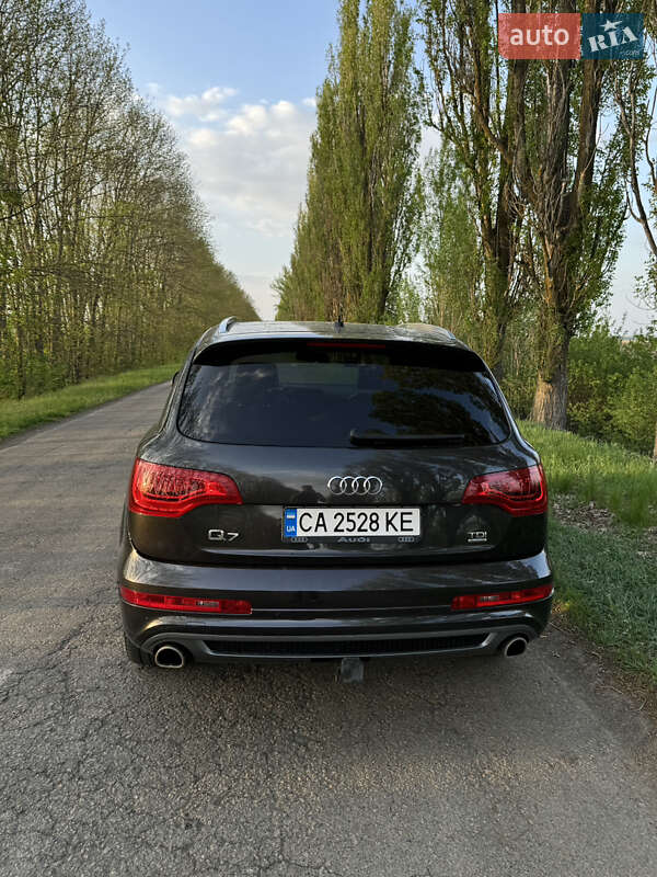 Позашляховик / Кросовер Audi Q7 2013 в Мукачевому
