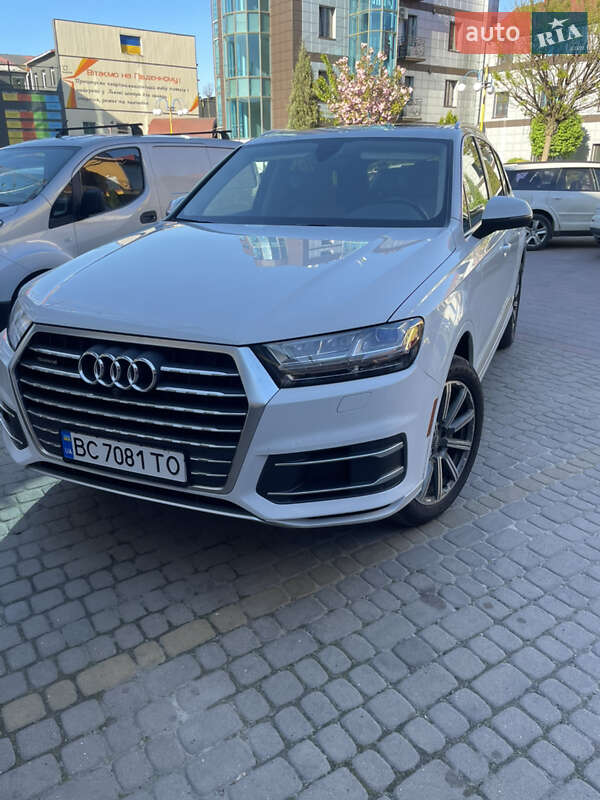 Внедорожник / Кроссовер Audi Q7 2018 в 
