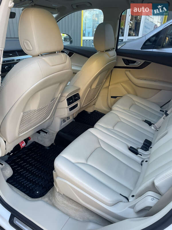 Позашляховик / Кросовер Audi Q7 2018 в Львові