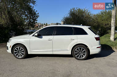 Внедорожник / Кроссовер Audi Q7 2016 в 