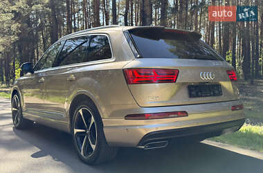 Позашляховик / Кросовер Audi Q7 2019 в 