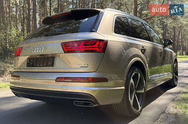 Позашляховик / Кросовер Audi Q7 2019 в 