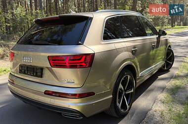 Позашляховик / Кросовер Audi Q7 2019 в 