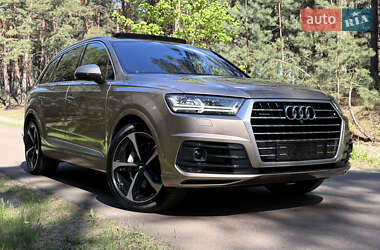 Позашляховик / Кросовер Audi Q7 2019 в 
