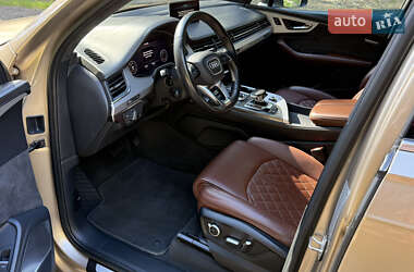 Позашляховик / Кросовер Audi Q7 2019 в 