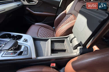 Позашляховик / Кросовер Audi Q7 2019 в 