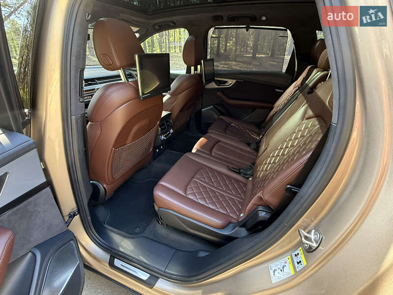 Внедорожник / Кроссовер Audi Q7 2019 в Киеве