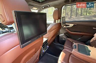 Позашляховик / Кросовер Audi Q7 2019 в 