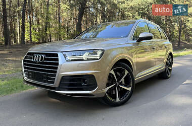 Позашляховик / Кросовер Audi Q7 2019 в 