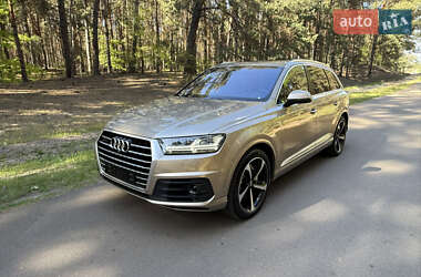 Позашляховик / Кросовер Audi Q7 2019 в 