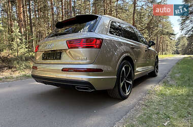 Позашляховик / Кросовер Audi Q7 2019 в 