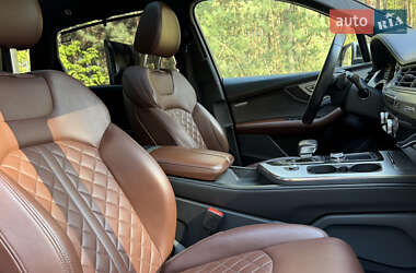 Позашляховик / Кросовер Audi Q7 2019 в 