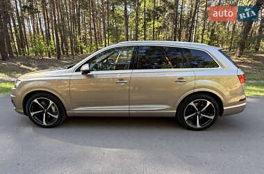 Позашляховик / Кросовер Audi Q7 2019 в 