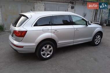 Внедорожник / Кроссовер Audi Q7 2011 в 