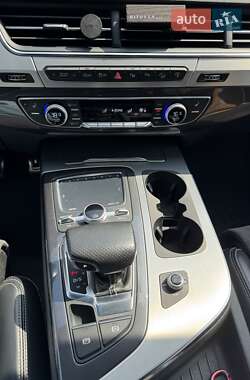 Позашляховик / Кросовер Audi Q7 2017 в 