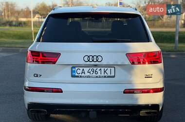 Внедорожник / Кроссовер Audi Q7 2016 в 