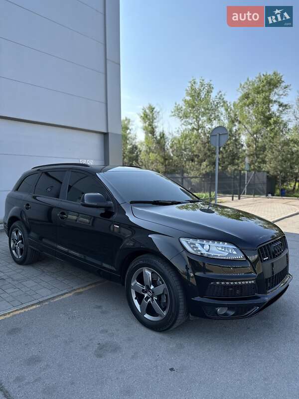 Позашляховик / Кросовер Audi Q7 2013 в 