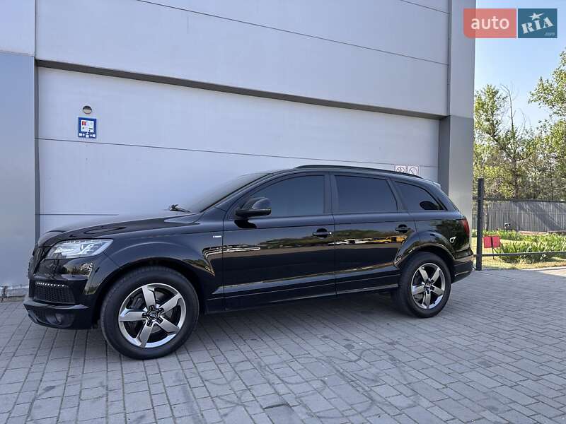 Внедорожник / Кроссовер Audi Q7 2013 в 