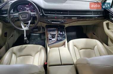 Позашляховик / Кросовер Audi Q7 2018 в 