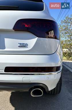 Позашляховик / Кросовер Audi Q7 2013 в 