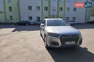 Внедорожник / Кроссовер Audi Q7 2018 в 
