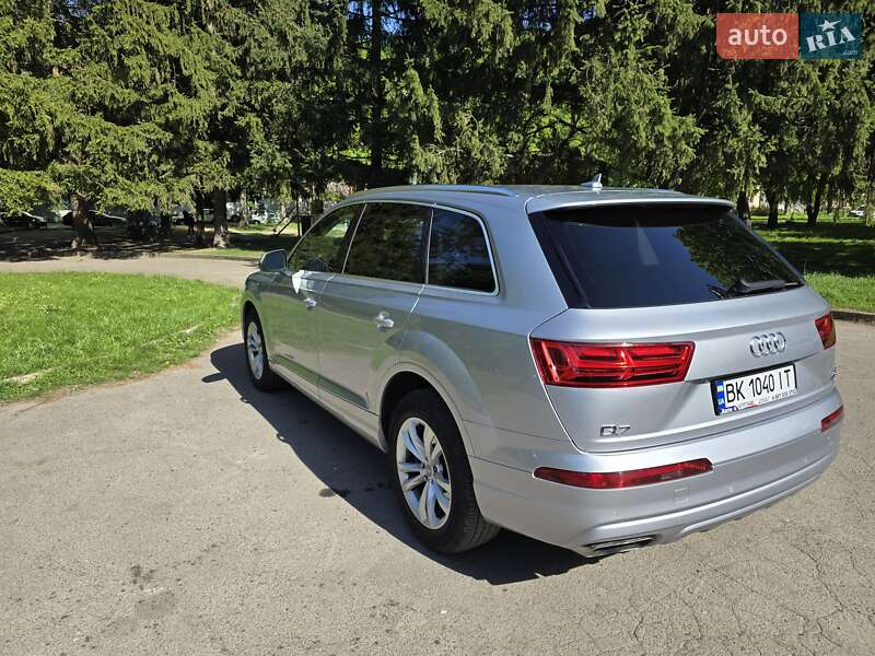 Позашляховик / Кросовер Audi Q7 2018 в Рівному