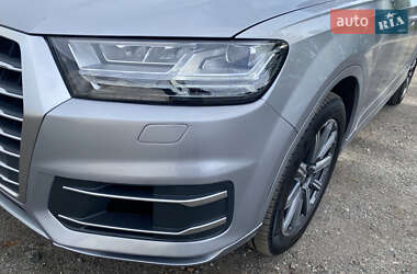 Внедорожник / Кроссовер Audi Q7 2017 в 