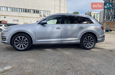 Внедорожник / Кроссовер Audi Q7 2017 в 