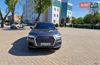 Позашляховик / Кросовер Audi Q7 2017 в 