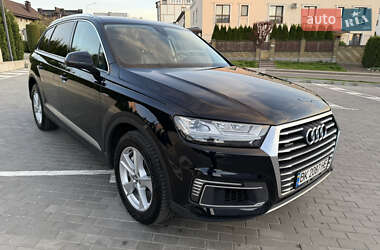 Внедорожник / Кроссовер Audi Q7 2016 в 