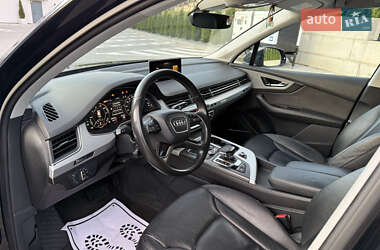 Внедорожник / Кроссовер Audi Q7 2016 в 