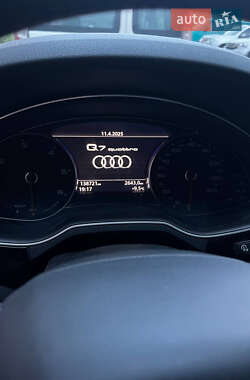 Позашляховик / Кросовер Audi Q7 2016 в 