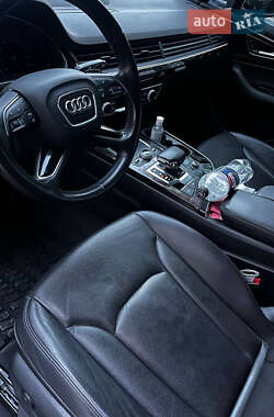Позашляховик / Кросовер Audi Q7 2016 в 