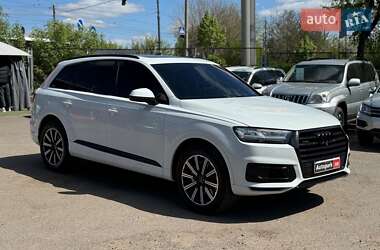 Позашляховик / Кросовер Audi Q7 2017 в 