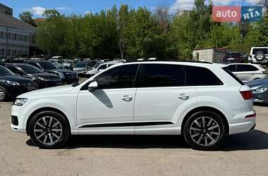 Позашляховик / Кросовер Audi Q7 2017 в 