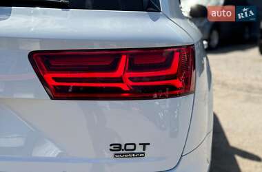 Позашляховик / Кросовер Audi Q7 2017 в 