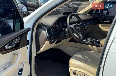 Позашляховик / Кросовер Audi Q7 2017 в 