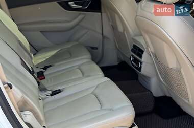 Позашляховик / Кросовер Audi Q7 2017 в 