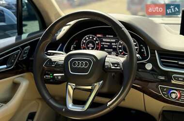Позашляховик / Кросовер Audi Q7 2017 в 