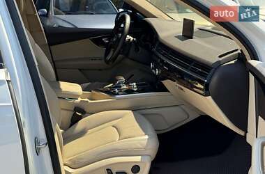 Позашляховик / Кросовер Audi Q7 2017 в 