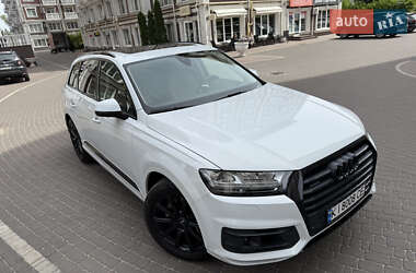 Внедорожник / Кроссовер Audi Q7 2017 в 