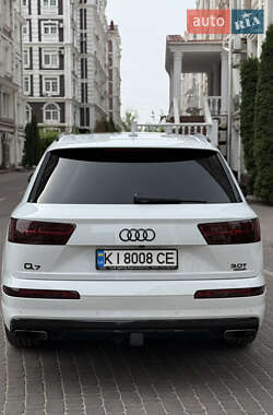 Внедорожник / Кроссовер Audi Q7 2017 в 