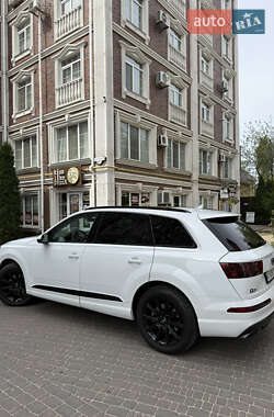 Внедорожник / Кроссовер Audi Q7 2017 в 
